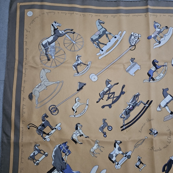 🇨🇵 HERMES silk scarf 90X 90 cm peach color authentic made in France 🇨🇵 - Picture 5 of 12